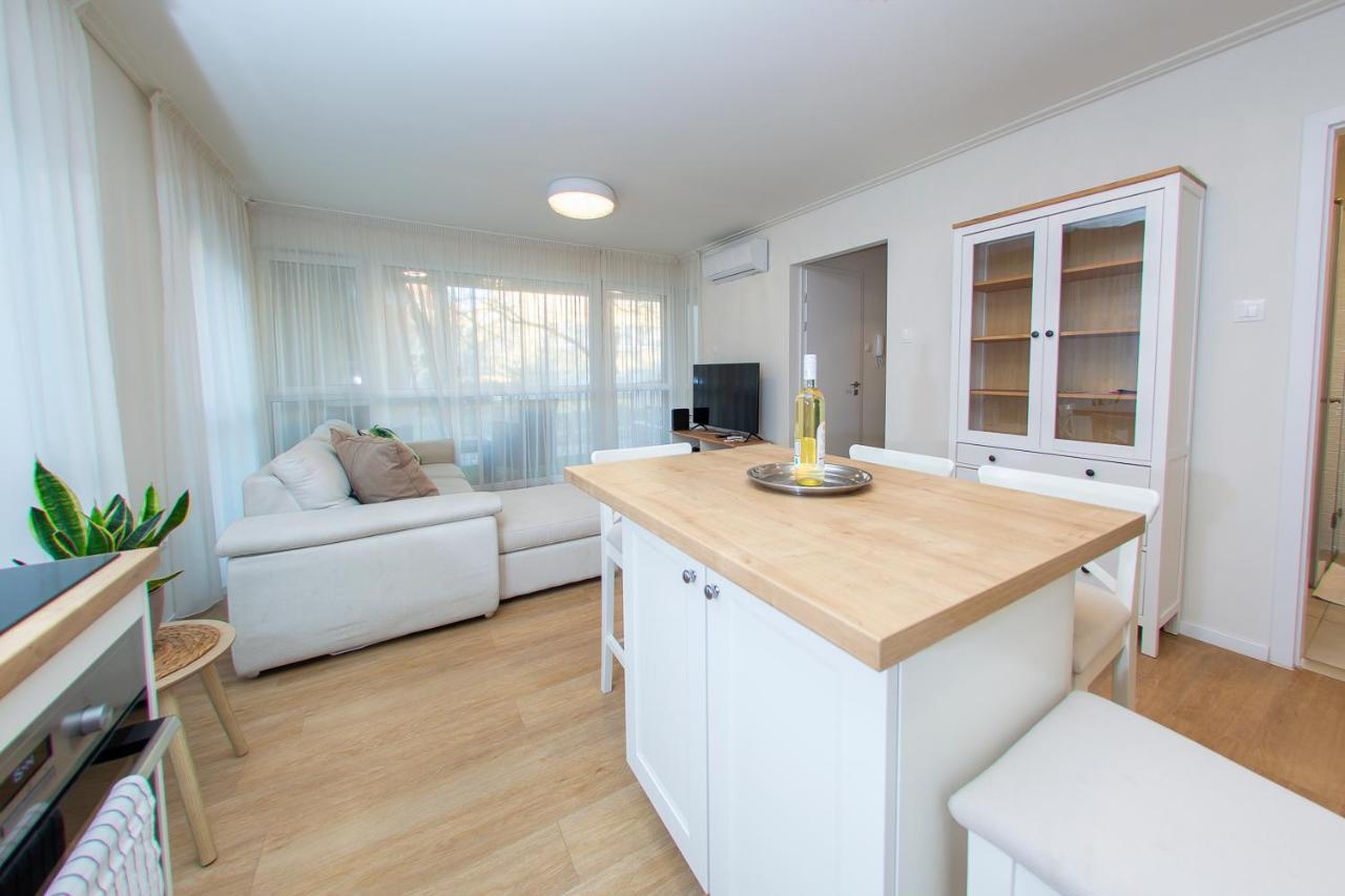 Cosy Inner City Getaway Bestern Szeged Esterno foto