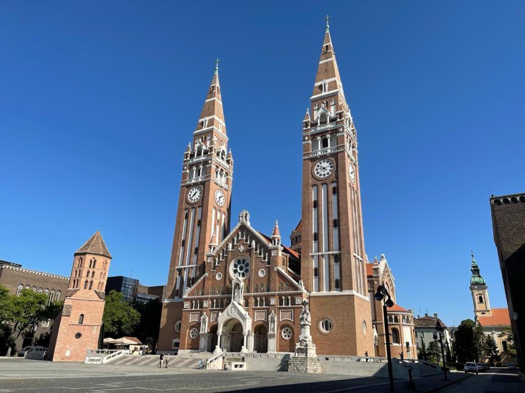 Cosy Inner City Getaway Bestern Szeged Esterno foto