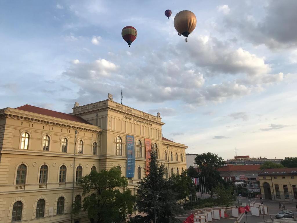 Cosy Inner City Getaway Bestern Szeged Esterno foto